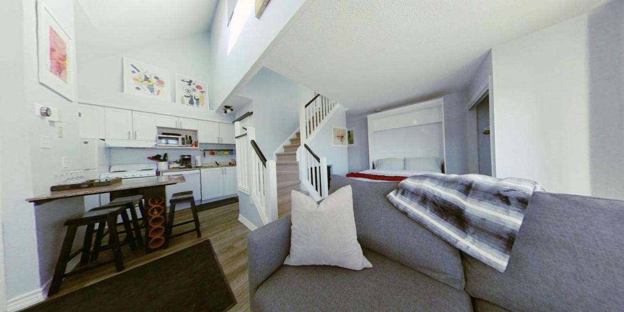 Artistic Hillside Loft * Blue Mountains