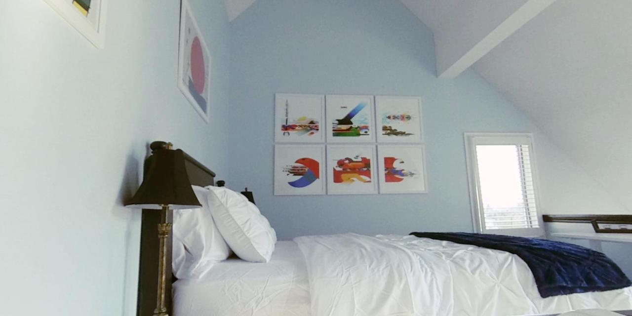 Artistic Hillside Loft Holiday home *