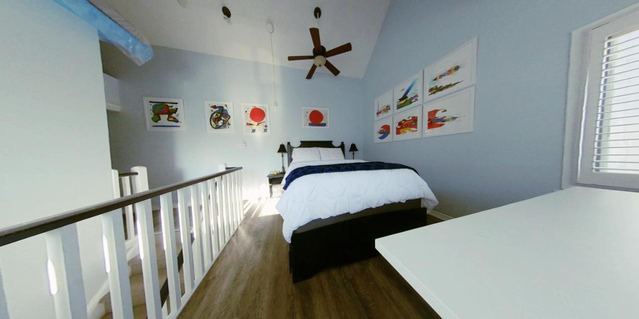 Holiday home Artistic Hillside Loft *